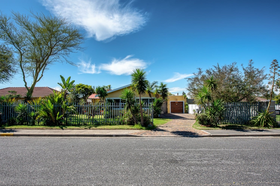 3 Bedroom Property for Sale in Labiance Estate Western Cape